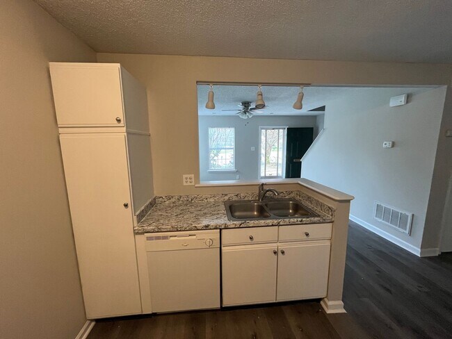 Foto del edificio - Wonderful 3 Bedroom, 2 Bath Two Story House off Guess Road, Durham NC With One Car Garage