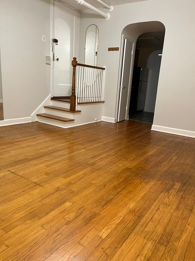 Living Room - 7551 N Oakley Ave