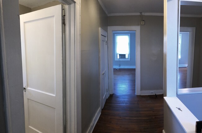 Building Photo - 2 Bedroom Rear Garage Apartment in NoDa CO...