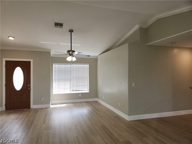 Foto del edificio - 827 NE 23rd Terrace