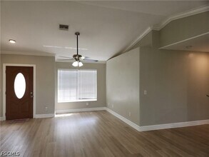 Building Photo - 827 NE 23rd Terrace