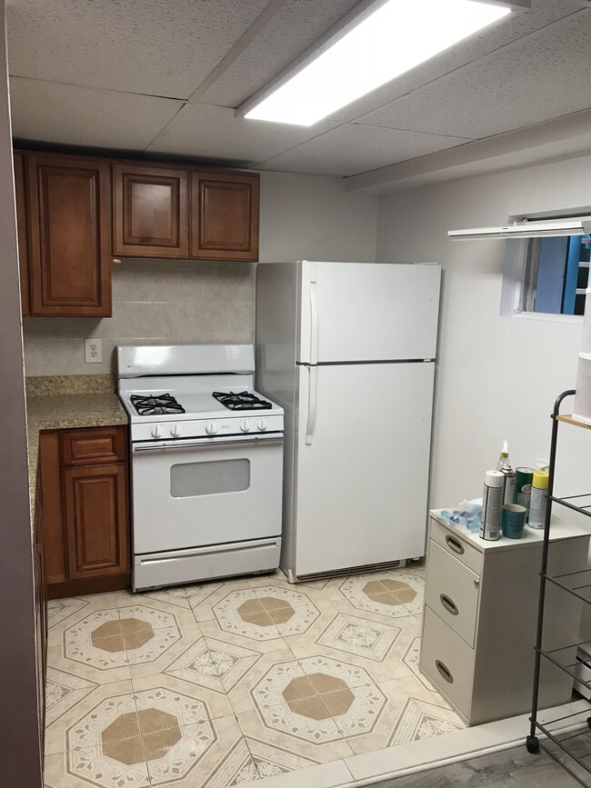 Kitchen - 63 Hancock Ave