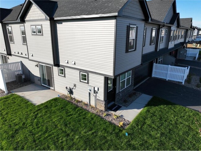 Building Photo - 5285 Long Pointe Pass