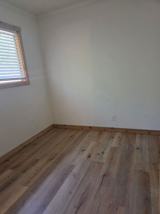 Building Photo - Comfortable Mountain Living in Twain Harte...