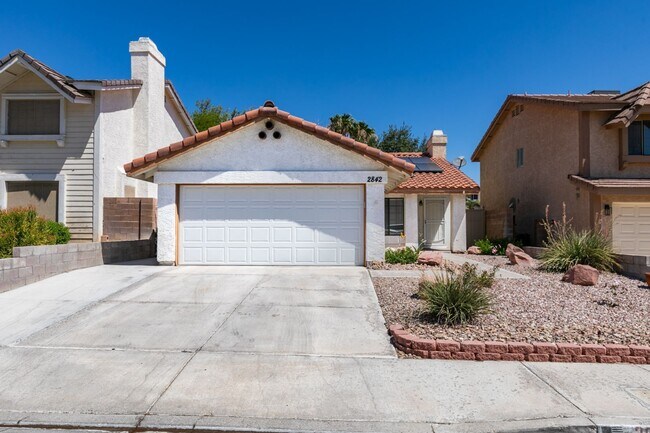Foto del edificio - EASTERN AND WINDMILL 3 BEDROOM HOME WITH LARGE BACKYARD, NO HOA, AND SOLAR PANELS