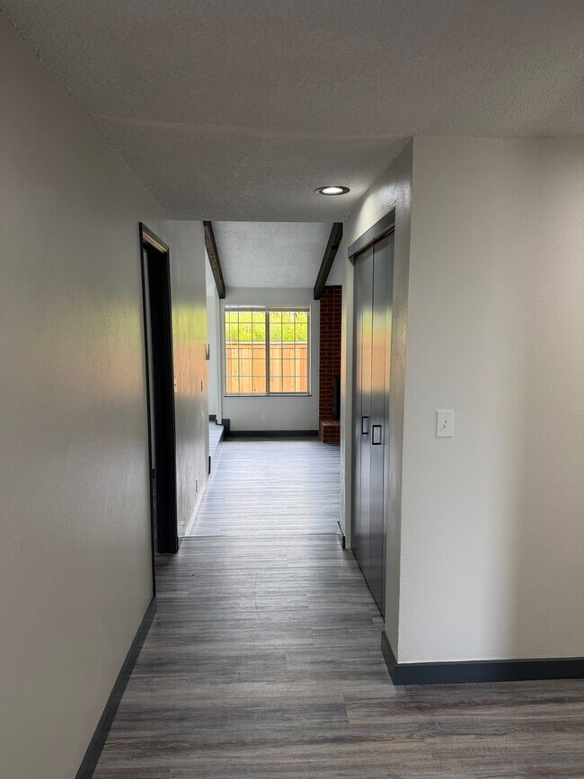 Foto del edificio - Beautifully updated 3 bedroom, 2 bath house in Eugene!