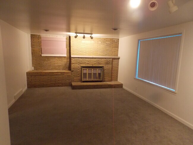 Building Photo - 8795 Main St