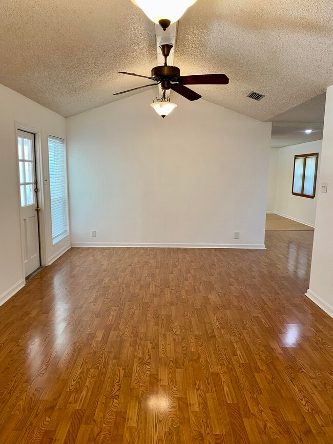 Building Photo - 1809 Portland Dr