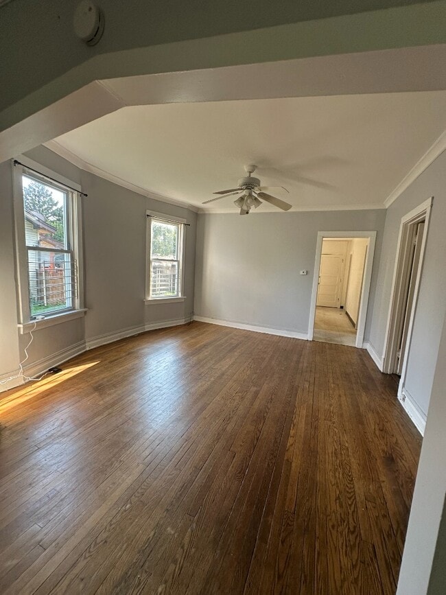 Building Photo - Spacious 2BR Apartment in Roseland – Off-Street Parking & Shared Laundry!