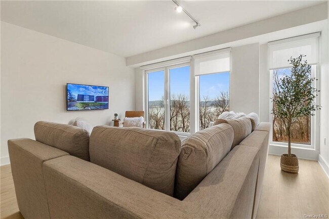 Foto del edificio - 30 Edgewater Pl