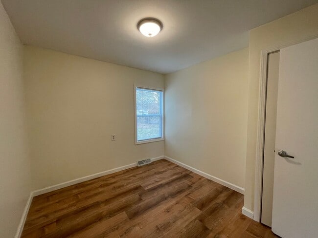 Building Photo - Three Bedroom Home in Vicksburg