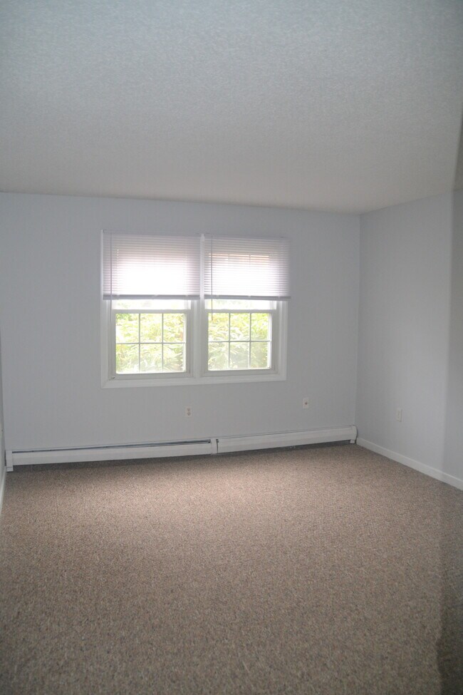 Building Photo - 12 Saint James Pl