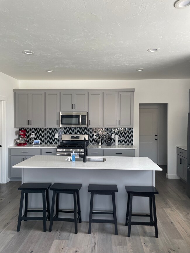 Building Photo - 948 S 850 W