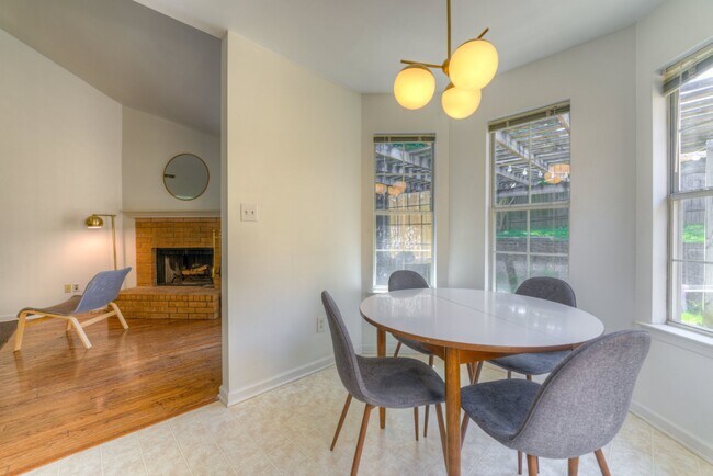 Building Photo - "Charming 3-Bed, 2-Bath Home at 895 Timber...
