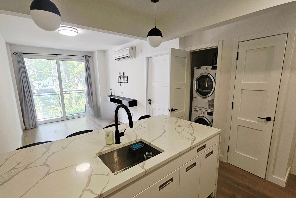Primary Photo - 618 Avenue H