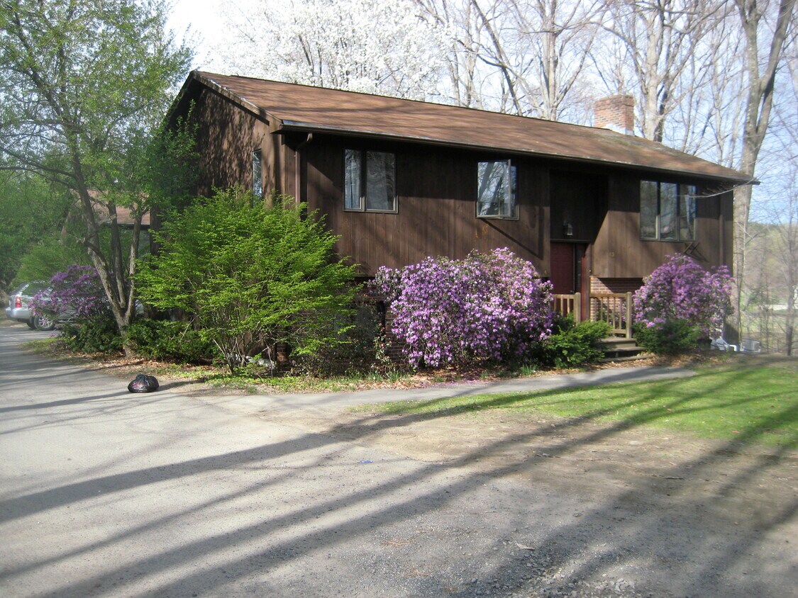 Primary Photo - 64 Summer St