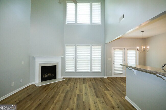 Building Photo - 2158 Staunton Dr