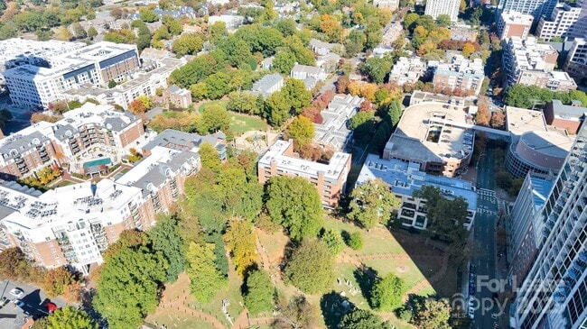 Foto del edificio - 224 N Poplar St