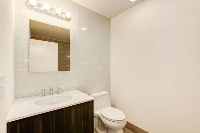 Foto del edificio - 201 Marin Blvd