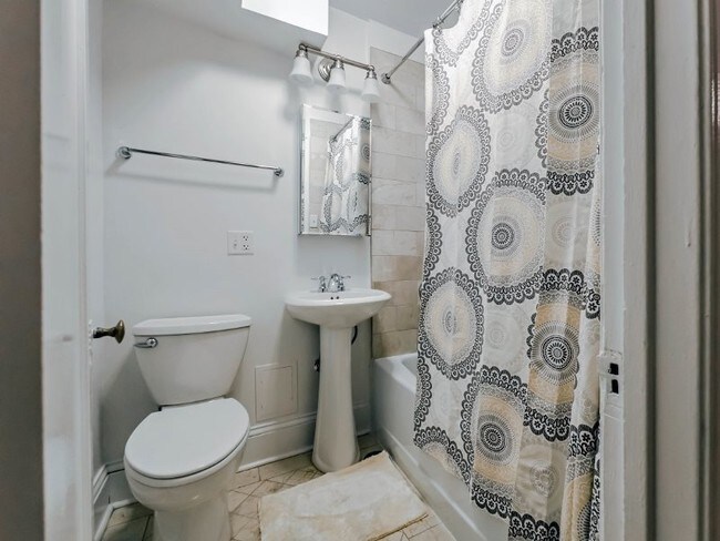 Foto del edificio - 219 E Chestnut St