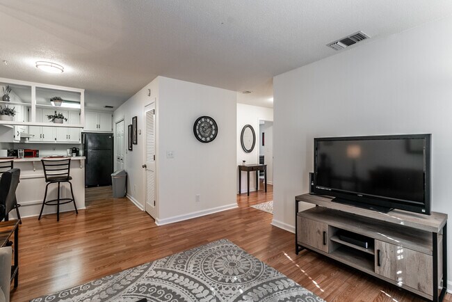 TV por cable & Wi-Fi - 2079 Woodlawn Dr SW