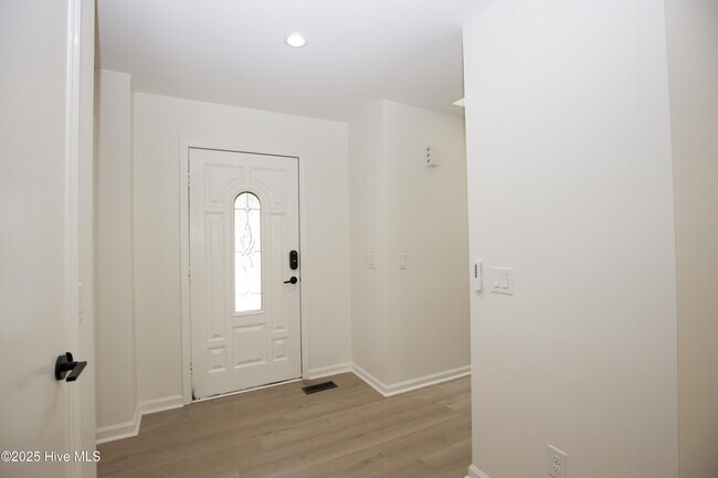 Foto del edificio - 102 Firetree Ln