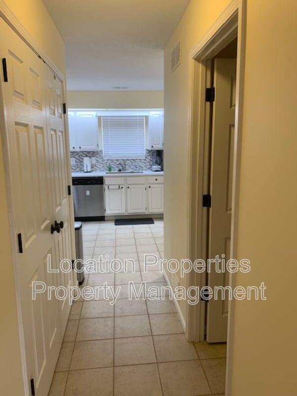 Building Photo - 2800 Winterbrook Dr