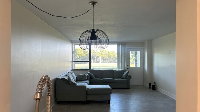 Building Photo - 2618 Cove Cay Dr