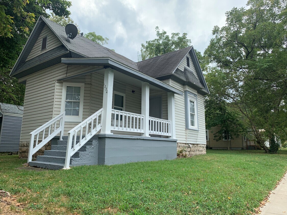 Primary Photo - 1230 W Thoman St