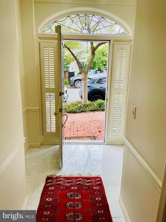 Building Photo - 107 Wolfe St