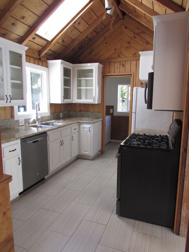 3634 Dixie Canyon Pl, Los Angeles, CA 91423 House Rental in Los