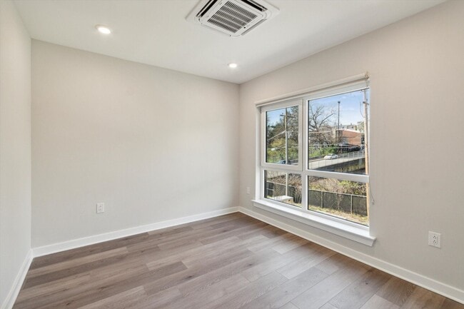 Interior Photo - The Peak at Scotts Lane