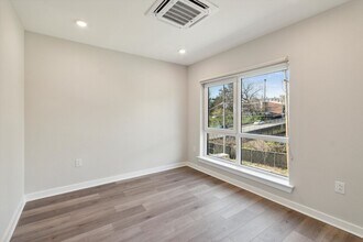 Interior Photo - The Peak at Scotts Lane