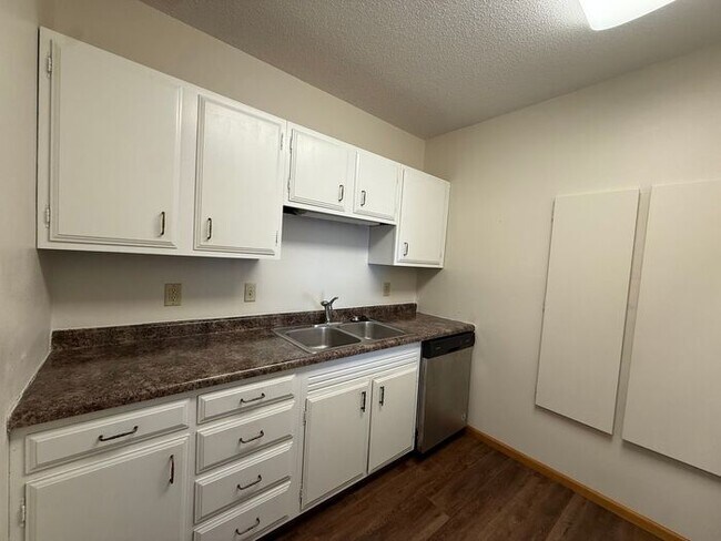 Building Photo - $1,195 | 2 Bedroom, 1 Bathroom CONDO | Designed for Ages 55+ | Pet Friendly | Available for Immed...