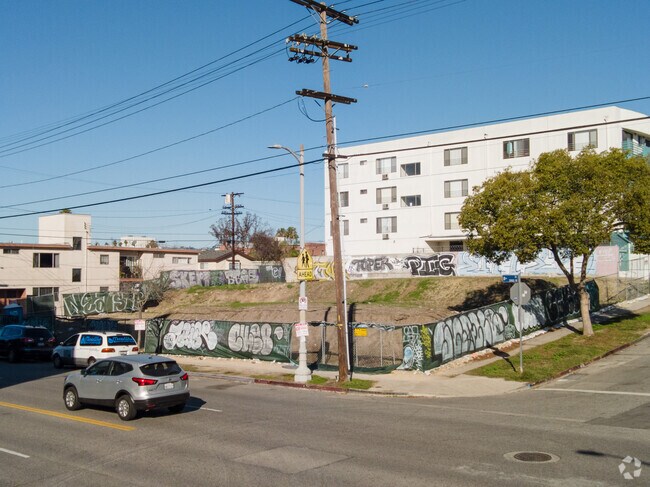 ENERO DE 2022 - 749 S Gramercy Dr