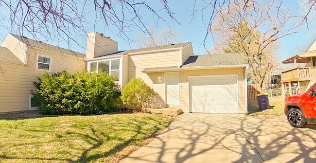 Building Photo - 3D Tour Available - Fenced-in Yard + Garag...