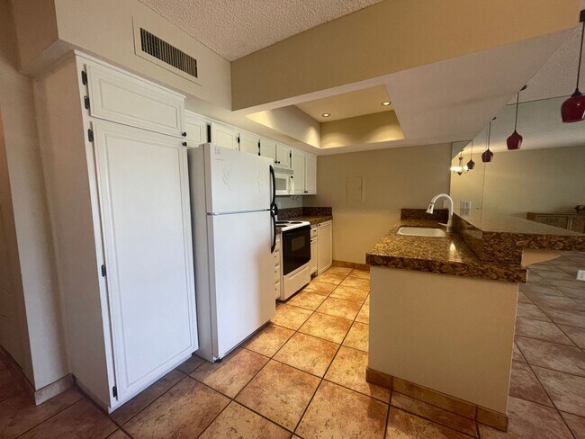 Building Photo - AVAILABLE NOW! 1 Bedroom/ 1 Bath Condo in ...