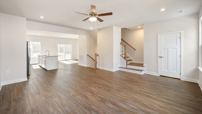 Foto del edificio - 3 bedroom Townhome- Available January 1st
