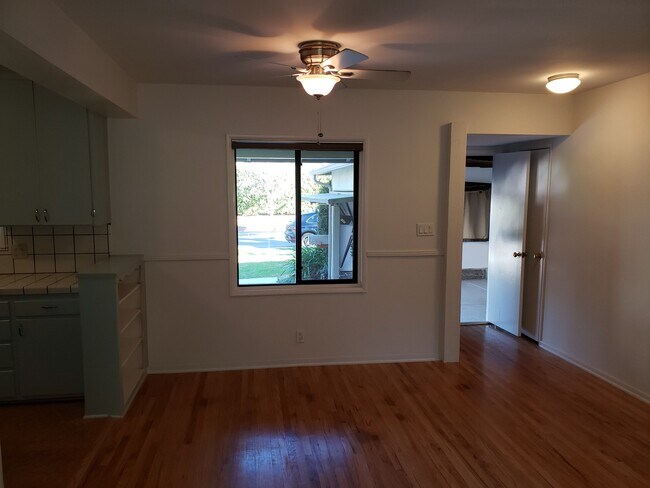 Building Photo - 5059 Serrania Ave