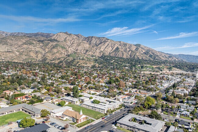 Contexto - Foothills at Eaton Canyon