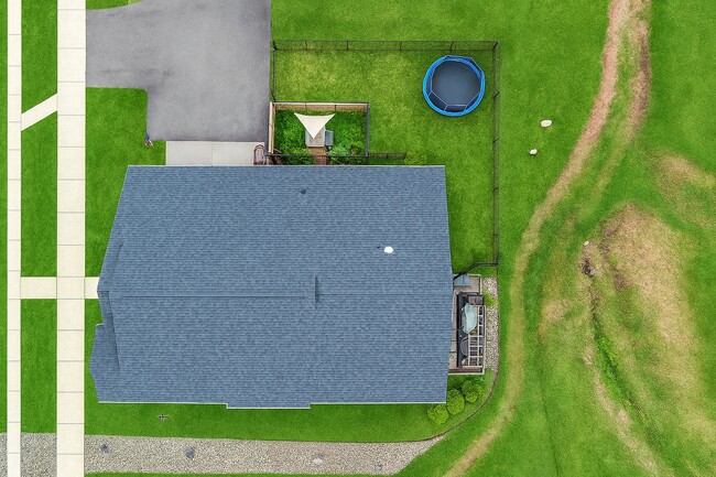 Building Photo - 2421 Lasso Ave