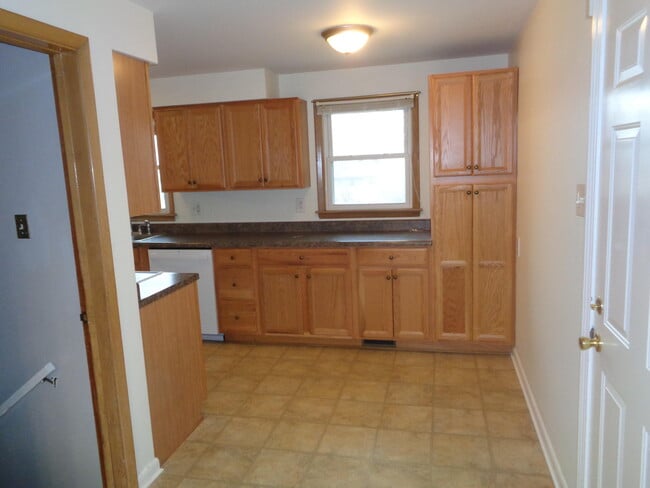 Building Photo - 407 Sondra Ave