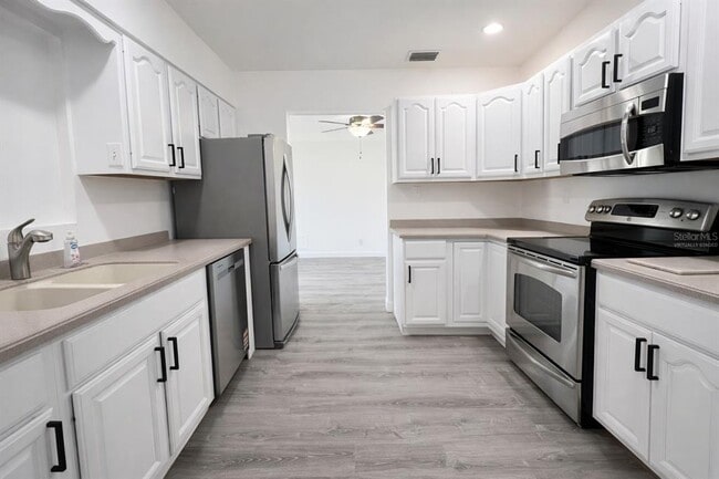 Building Photo - 6000 Dr M.L.K. Jr St N