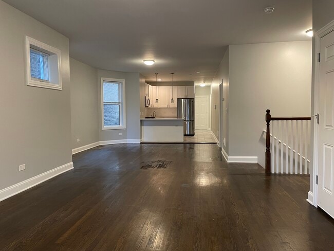 Building Photo - 2428 N Avers Ave