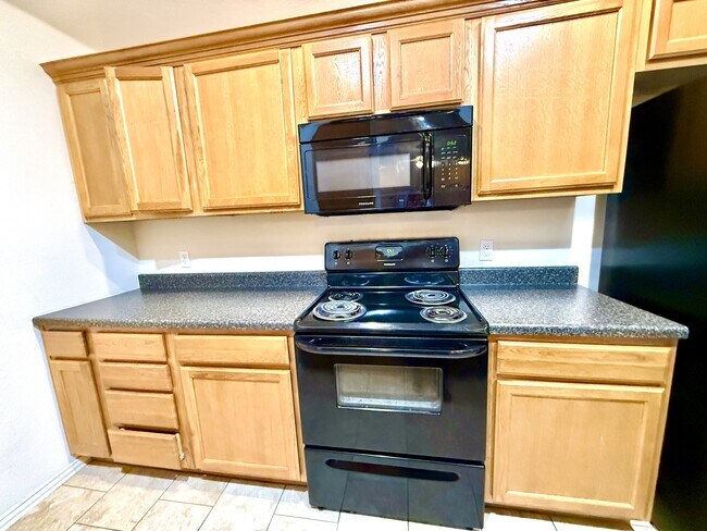 Foto del edificio - 4628 Lakeshore Dr