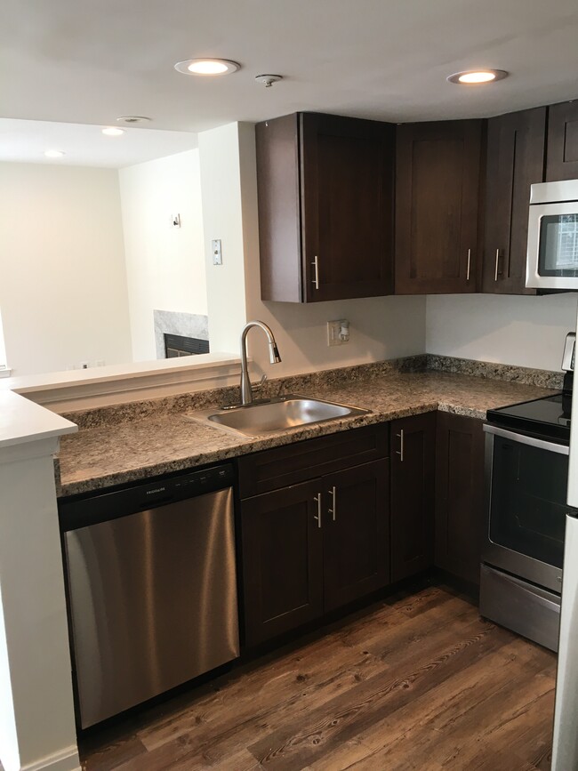 Foto del edificio - 10400 Westridge Dr