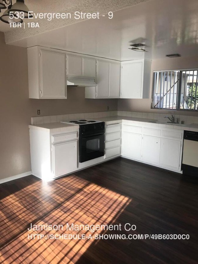 Foto del edificio - 533 Evergreen St