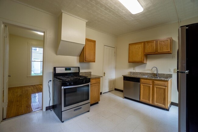Foto del edificio - 3 Bedroom Flat Close to Everything!! - 8/1/26
