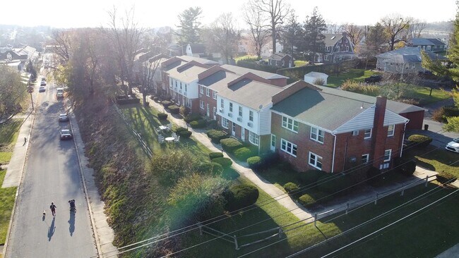 Foto del edificio - 339 E Walnut St