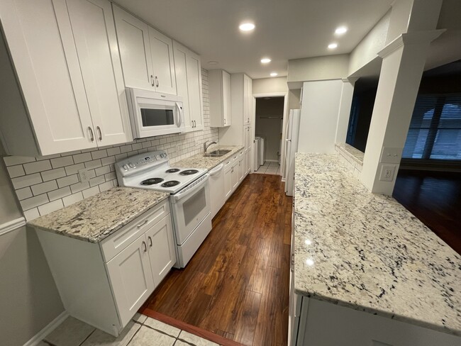 Building Photo - 3434 Northmoor St